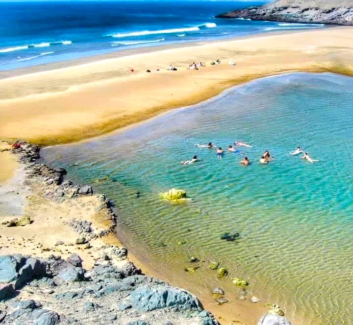 Personas mayores disfrutando en comunidad